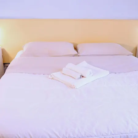 Evelyn Apartment *