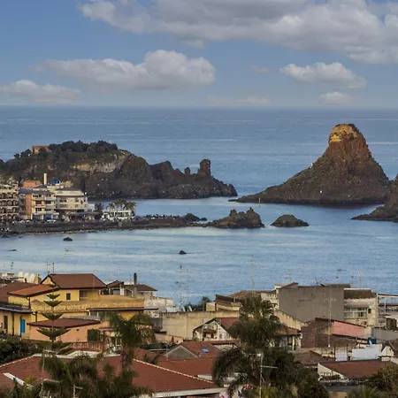 Evelyn Apartament Aci Castello